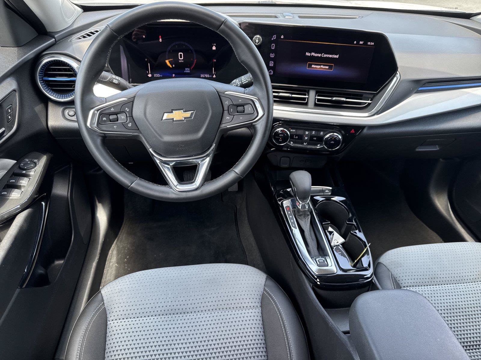 Used 2025 Chevrolet Trax LT w/ LT Convenience Package FWD image 14