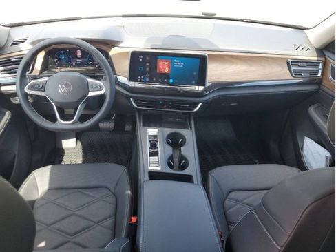 Certified 2025 Volkswagen Atlas SE FWD image 15