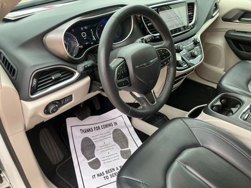 Certified 2023 Chrysler Pacifica Touring-L FWD image 13