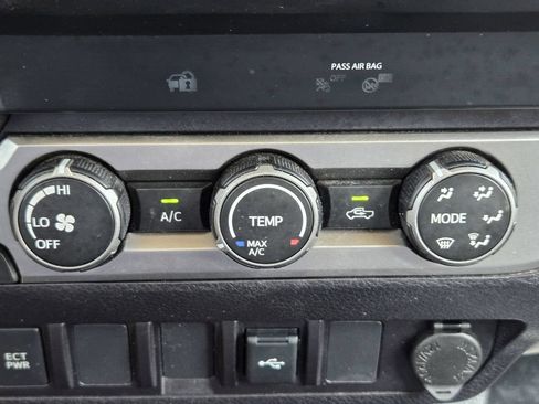 Used 2022 Toyota Tacoma SR RWD image 19