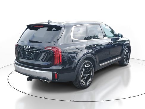 Used 2023 Kia Telluride S FWD image 4