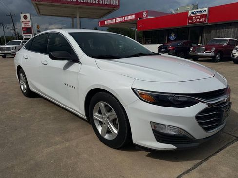 Used 2019 Chevrolet Malibu LS FWD image 2