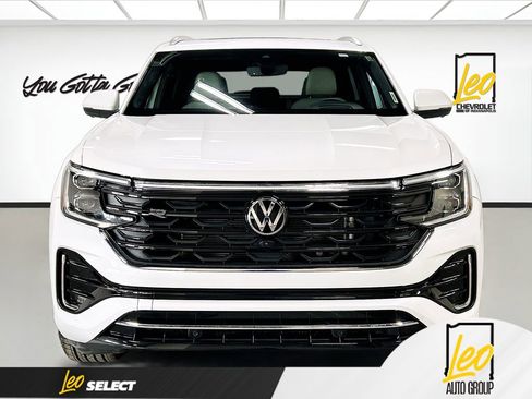 Used 2024 Volkswagen Atlas Cross Sport SEL Premium R-Line image 2
