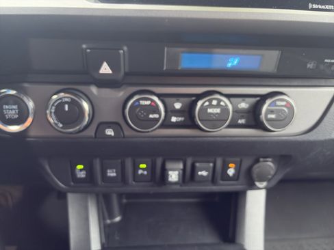 Used 2022 Toyota Tacoma TRD Sport image 17