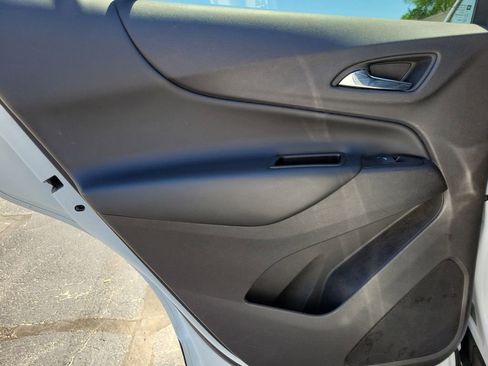 Used 2019 Chevrolet Equinox LT FWD image 9