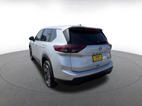 Used 2025 Nissan Rogue SV AWD/4WD image 11