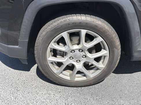 Used 2022 Jeep Compass Latitude image 10