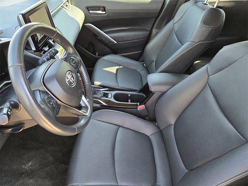 Used 2024 Toyota Corolla Cross XLE image 19