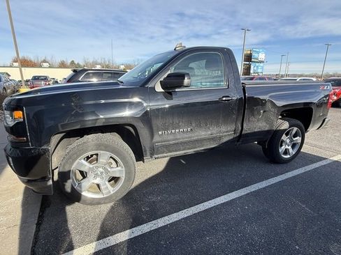 Used 2018 Chevrolet Silverado 1500 LT w/ LT Convenience Package image 8
