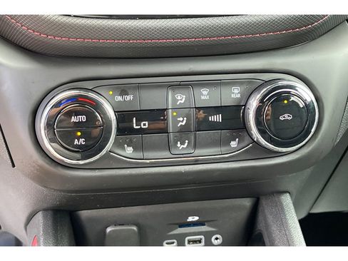 Used 2023 Chevrolet TrailBlazer RS w/ Sun and Liftgate Package FWD image 29