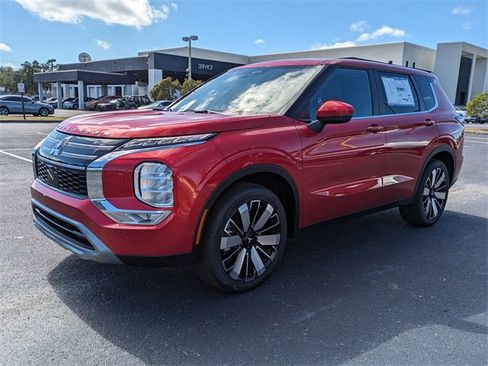 New 2025 Mitsubishi Outlander SE image 2