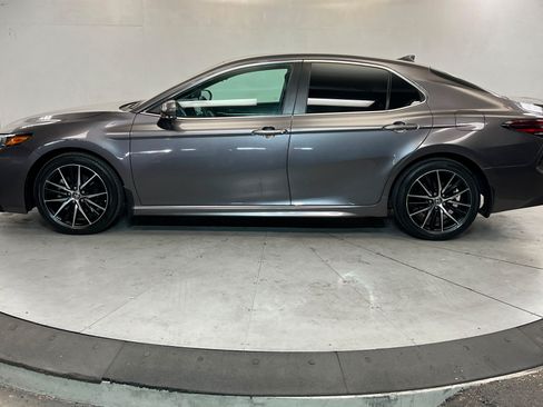 Used 2024 Toyota Camry SE FWD image 2
