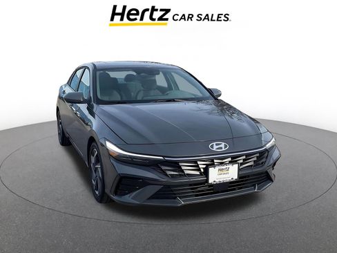 Used 2025 Hyundai Elantra SEL image 1