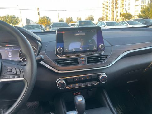 Used 2025 Nissan Altima 2.5 SV image 17