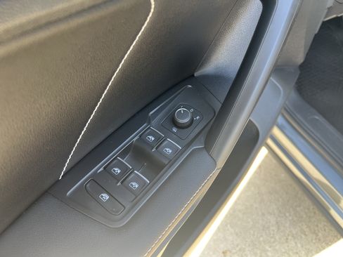 Certified 2023 Volkswagen Tiguan SE w/ Panoramic Sunroof Package FWD image 13