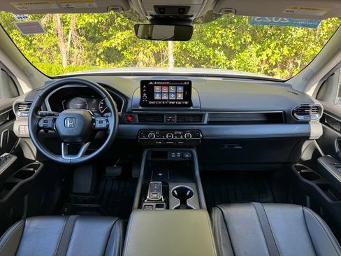 Certified 2023 Honda Pilot Touring image 5