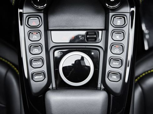 Used 2023 Aston Martin V8 Vantage Coupe RWD image 50