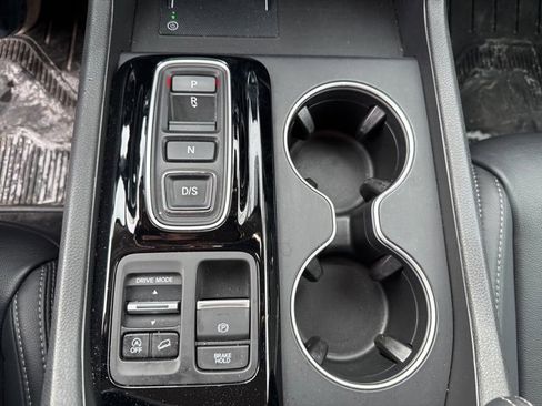 Certified 2025 Honda Pilot Touring image 32