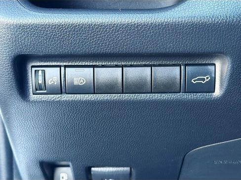 Used 2022 Toyota RAV4 XLE w/ Convenience Package AWD/4WD image 10