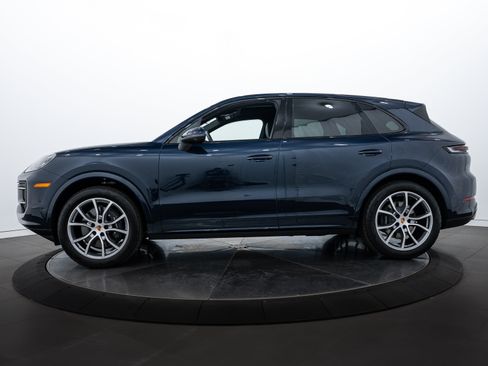 Certified 2025 Porsche Cayenne image 2