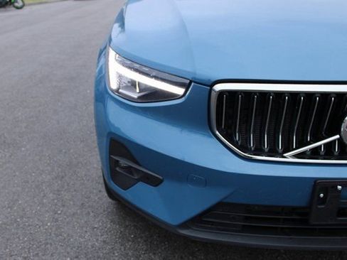 Used 2025 Volvo XC40 B5 Plus AWD/4WD image 43