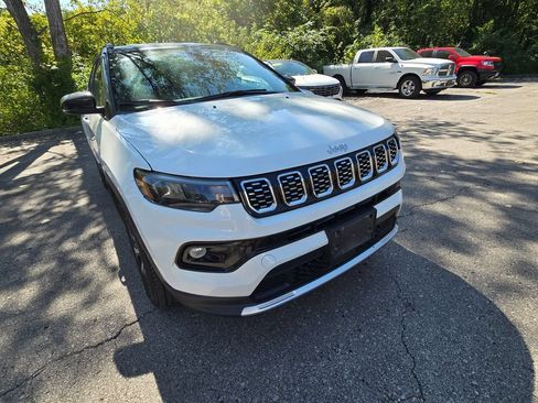 Used 2024 Jeep Compass Limited AWD/4WD image 11