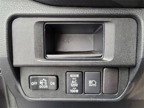 Used 2018 Toyota Tacoma TRD Sport image 27