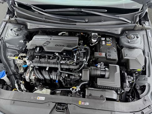 Certified 2025 Hyundai Elantra SE image 27