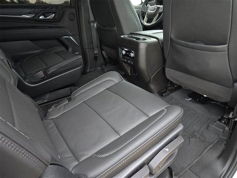 Used 2023 GMC Yukon XL Denali w/ Denali Reserve Package image 11