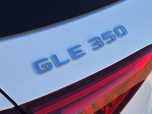 Used 2021 Mercedes-Benz GLE 350 w/ Premium Package image 12