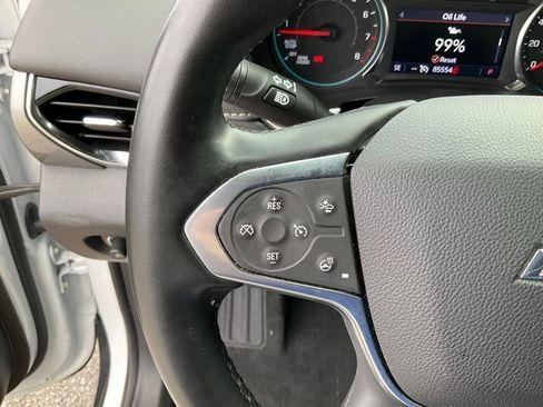 Used 2023 Chevrolet Traverse LT image 11