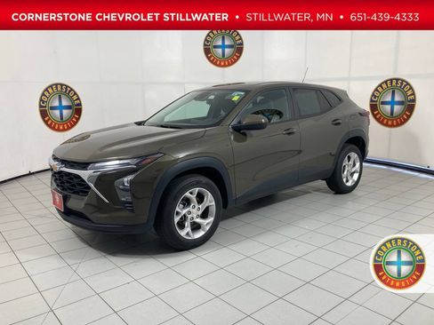 Used 2024 Chevrolet Trax LS w/ LS Convenience Package FWD image 1