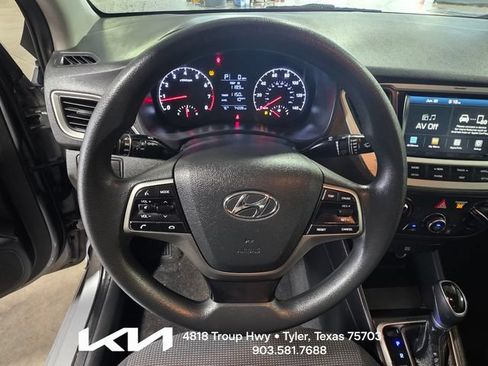 Used 2021 Hyundai Accent SEL FWD image 3