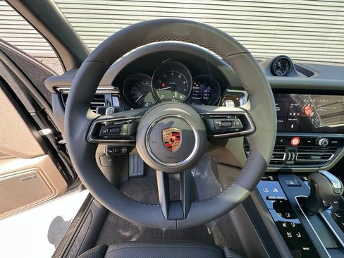 Used 2026 Porsche Macan AWD/4WD image 16