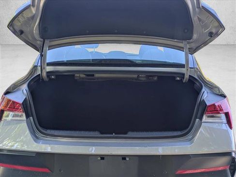 Certified 2024 Hyundai Elantra Limited FWD image 6