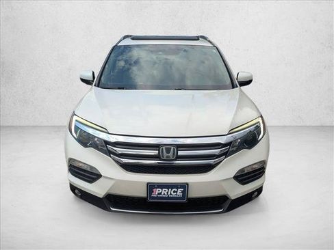 Certified 2017 Honda Pilot Touring image 2