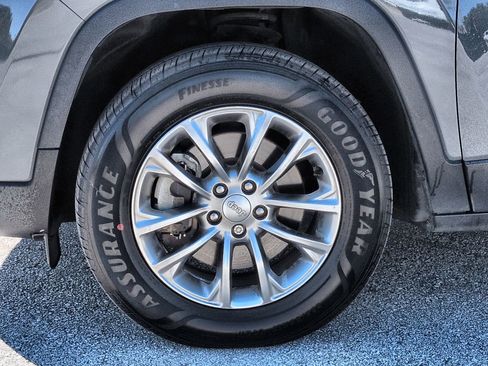 Used 2021 Jeep Cherokee Latitude Lux w/ Sun & Sound Group image 11