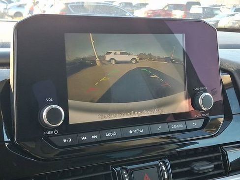 Used 2025 Nissan Pathfinder SV image 13