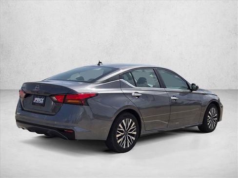 Used 2025 Nissan Altima 2.5 SV FWD image 5