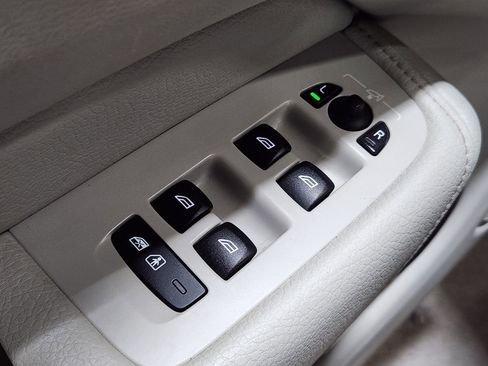 Used 2019 Volvo XC60 T6 Momentum w/ Advanced Package image 43