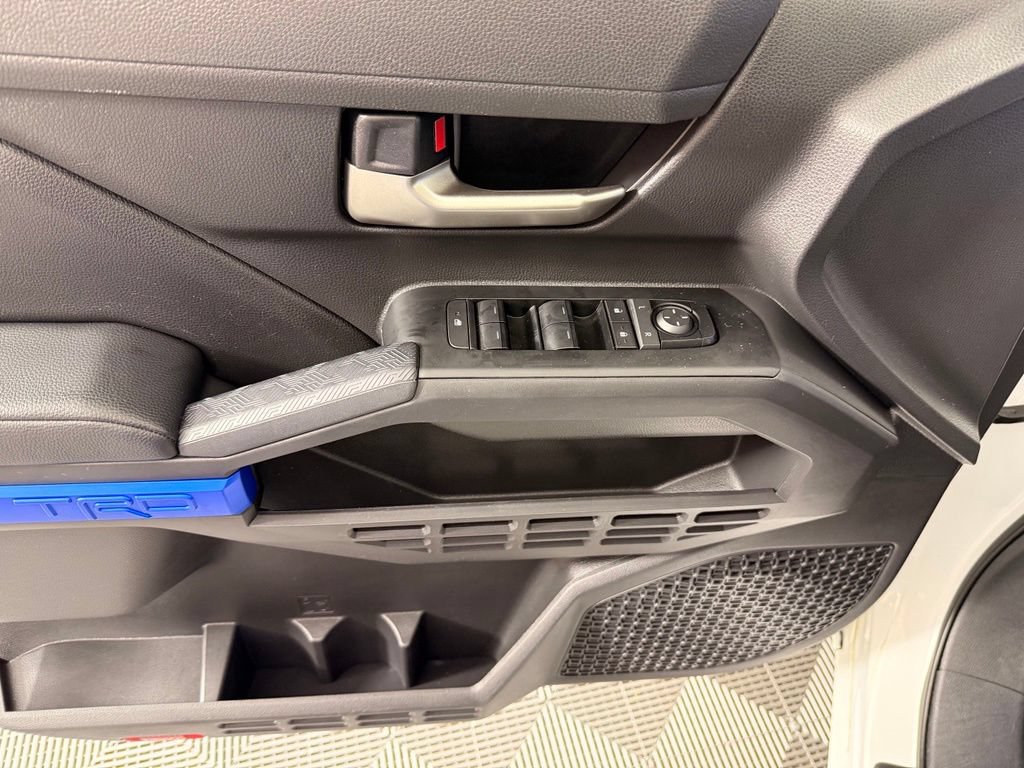 Certified 2025 Toyota Tacoma TRD Off-Road AWD/4WD image 17