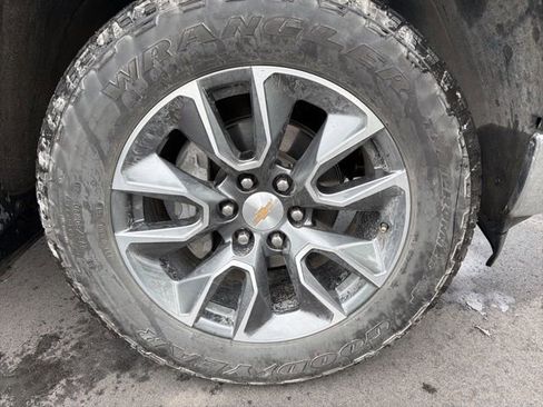 Used 2025 Chevrolet Silverado 1500 LT AWD/4WD image 9