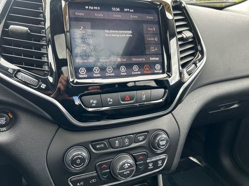 Used 2019 Jeep Cherokee Limited w/ Luxury Group AWD/4WD image 12