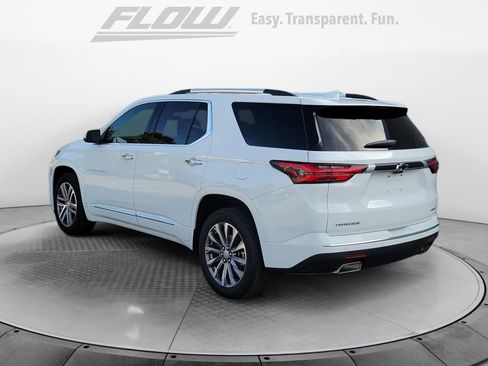 Used 2023 Chevrolet Traverse Premier FWD image 6