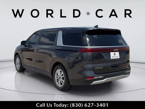 Used 2023 Kia Carnival LX FWD image 10
