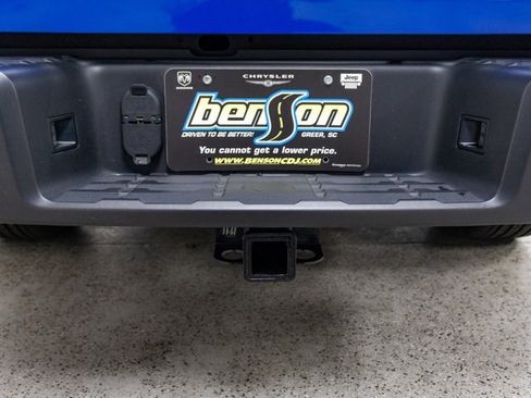 Used 2025 Nissan Frontier SV w/ SV Convenience Package image 8