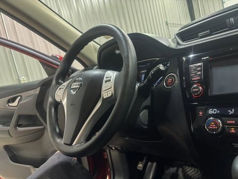 Used 2016 Nissan Rogue SV image 17