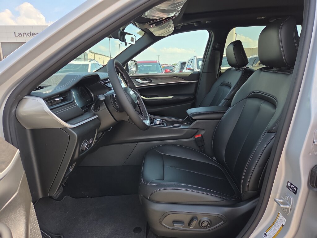 New 2026 Jeep Grand Cherokee Limited w/ Limited Altitude Package RWD image 6