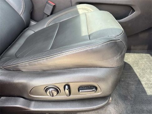 Used 2021 Chevrolet Traverse LT w/ LT Premium Package image 11