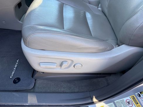 Used 2015 Toyota Sienna XLE Premium image 11